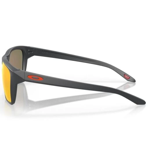 OAKLEY SYLAS MM MATTE CARBON W/ PRIZM RUBY 23 -Uitrusting Voor Buiten 9 131459 oo9448 4057 03