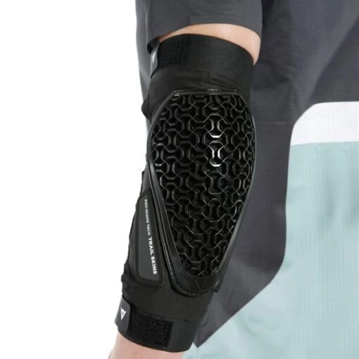 DAINESE TRAIL SKINS PRO ELBOW GUARDS BLACK 23 -Uitrusting Voor Buiten 9 86447 203879718 02